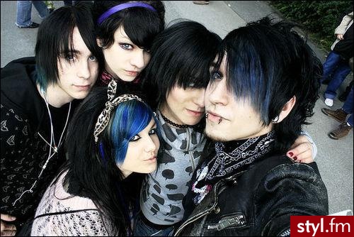 Jeśli zdjęcie już jest w galerii podaj link to usunę :) - EMO Alternatywne Średnie Fryzury