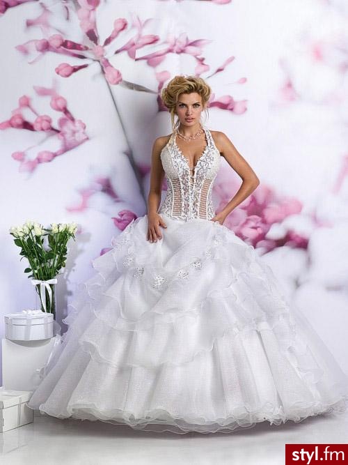 hmmm jeżeli jest to usunę:) link poproszę przedtem^^ - Suknie ślubne Ślub Moda