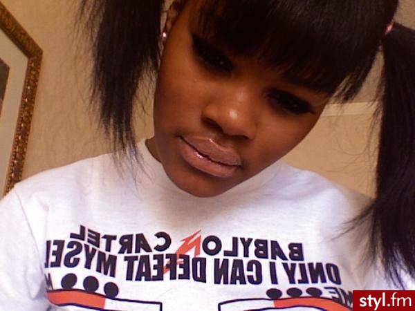 Teyana Taylor. Także w prostych :PP - Kręcone Na co dzień Średnie Fryzury