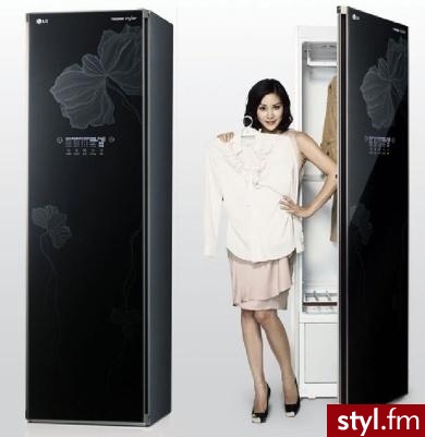 Wielofunkcyjna szafa LG Tromm Styler. Wielofunkcyjna szafa LG Tromm Styler.Pierwsi klienci, którzy będą mogli skorzystać z LG Tromm Stylera, to Koreańczycy. Sprzęt pojawi się na ich rynku już w początkach lutego.
Cena: $1 800, czyli około 5 400 zł - Misz-masz