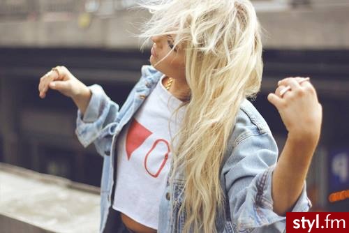 Blond Rozpuszczone Kręcone Na co dzień Długie Fryzury