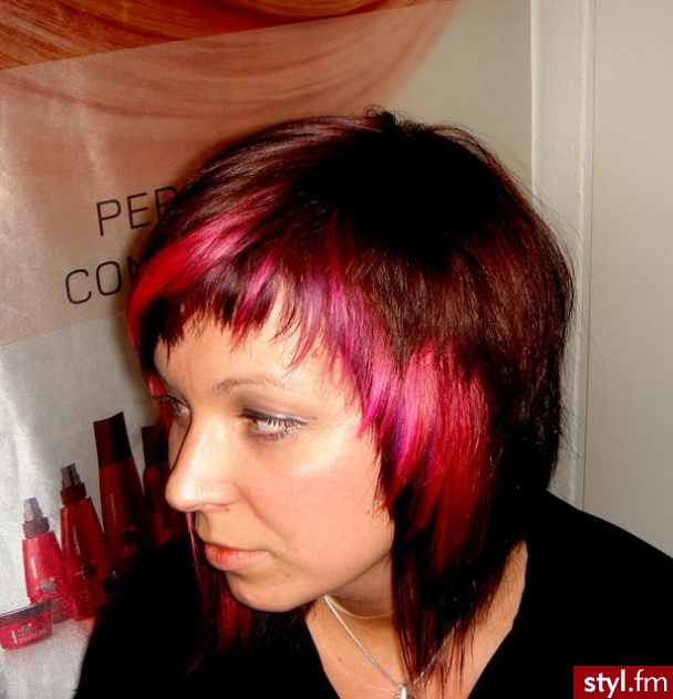 Salon Fryzjerski ,,Gabriela''Kahles Gabriela - Punk Rock Alternatywne Średnie Fryzury