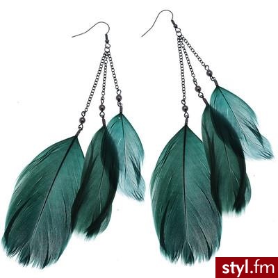 Green feather drop earrings - Dorothy Perkins - Polyvore. Pobrano ze strony: http://www.polyvore.com/green_feather_drop_earrings/thing?id=20371081 - Pozostałe Dodatki Moda