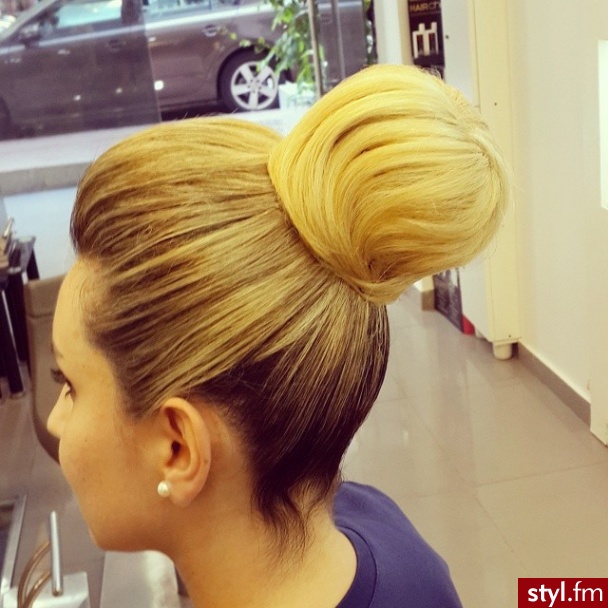 Blond Kok Kręcone Wieczorowe Średnie Fryzury