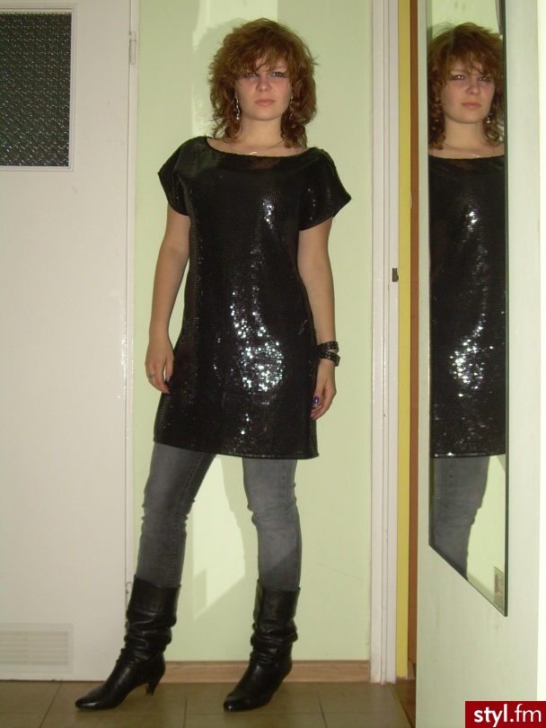 TO właśnie ja :D  wiem że zrobiłam troszkę głupią minę ^^ - Moda uliczna Inne Moda