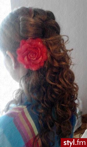 Wieczorowe Średnie Fryzury