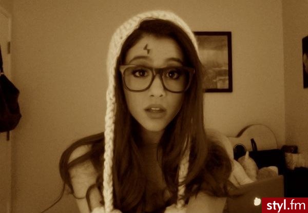 Ariana Grande - Nakrycia głowy Dodatki Moda