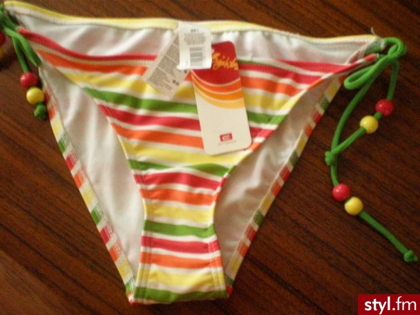 Dół od bikini. Cropp.. Nowy, z metką dół od bikini firmy Cropp. Rozmiar z metki: L,ale strój jest regulowany (wiązania po bokach). Cena: 20zł - Misz-masz