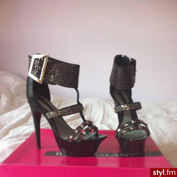 Te same co tu tylko czarne http://ikf.styl.fm/buty/item735286.htm - Pozostałe Buty Moda