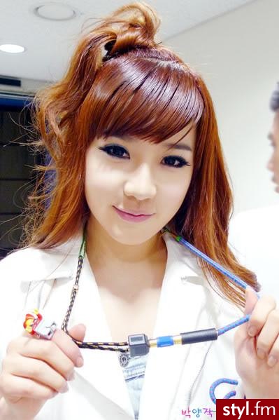 .... 2ne1 - Średnie Fryzury