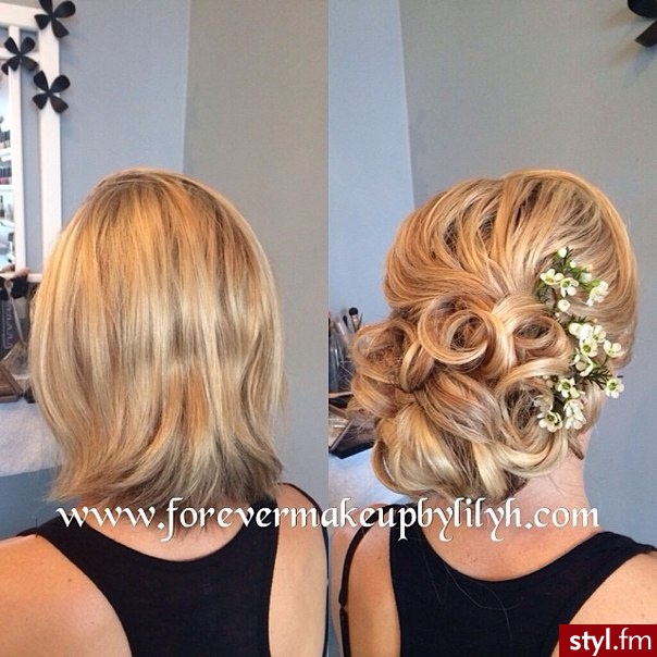 Blond Upięcie Kręcone Ślubne Średnie Fryzury