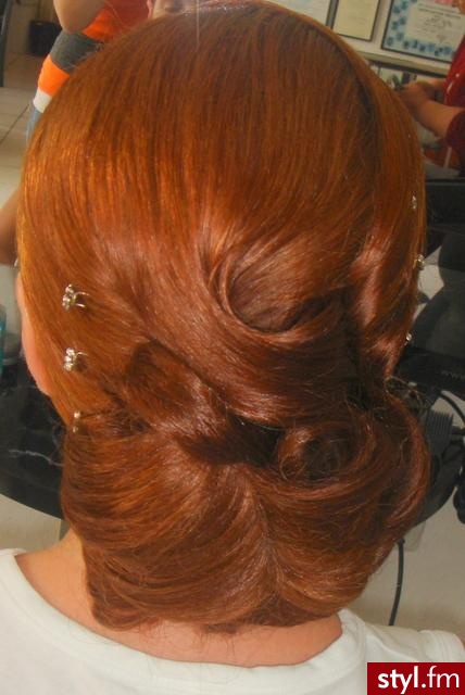 Salon Fryzjerski ''Gabriela''
Szczecin ul. Sieradzka5
Gabriela kahles - Wieczorowe Średnie Fryzury
