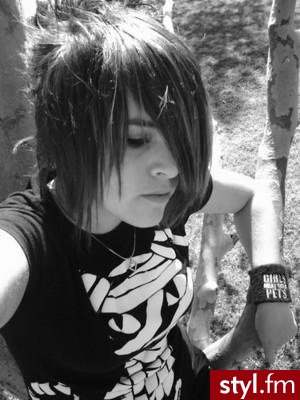 to nie moja fotka ^^ jeżeli to zdjecie znajduje sie juz w galerii prosze napisac, to usune xd - EMO Alternatywne Średnie Fryzury