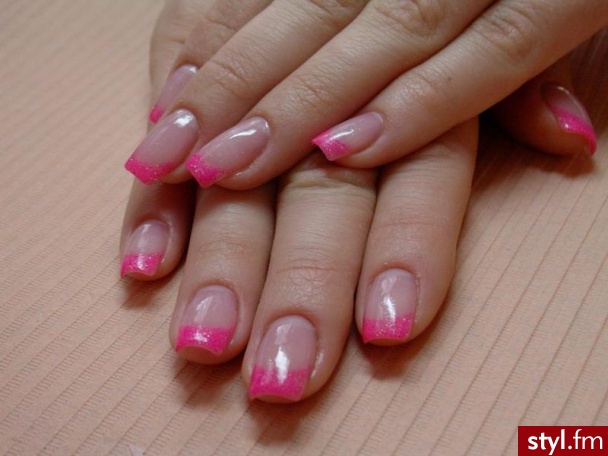 Pink z brokatem - Paznokcie