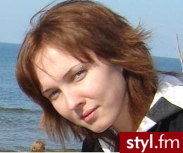 Zwyczajnie cieniowana, jak popadnie:) Po wstaniu po prostu czochram i wywijam końcówki:P - Średnie Fryzury