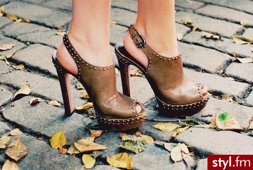 brąz - Pozostałe Buty Moda