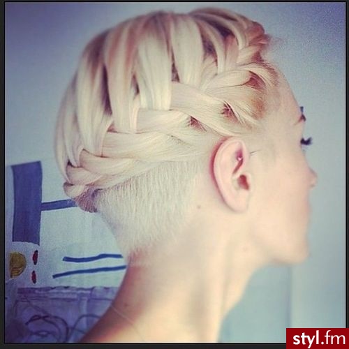 Blond Warkocze Proste Wieczorowe Krótkie Fryzury