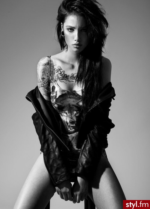 wolf tattos girl sexy - Tatuaże