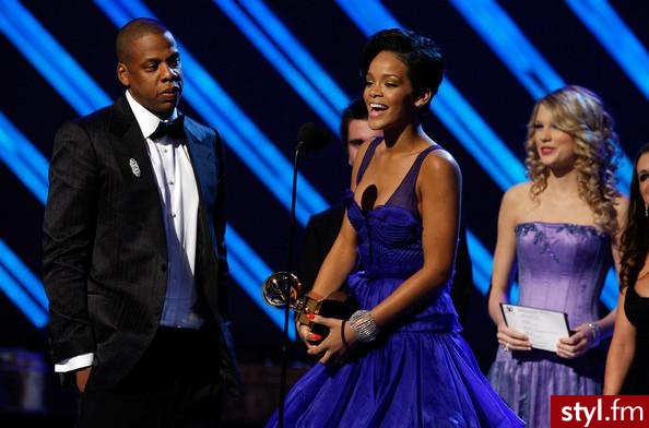 Rihanna - GRAMMY Awards . boska kiecka! - Moda uliczna Inne Moda