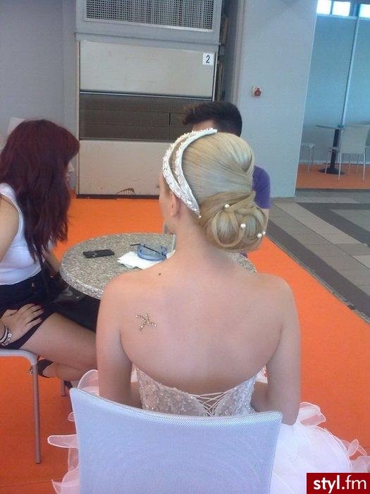 Blond Rozpuszczone Proste Ślubne Średnie Fryzury