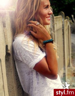 Jesli ktos wie gdzie moge kupic taki t-shirt biłay to prosze o linki albo propozycje sklepów - Moda uliczna Inne Moda