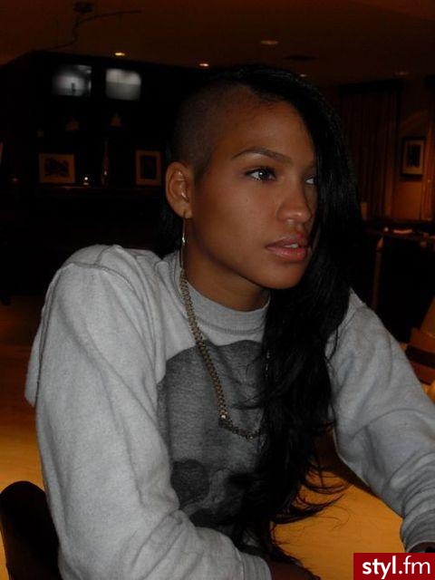 Cassandra “Cassie” Ventura - Punk Rock Alternatywne Średnie Fryzury