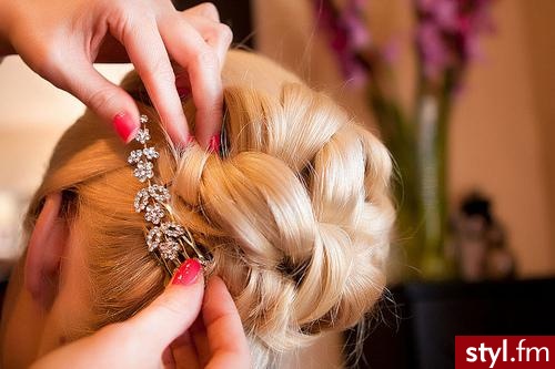 Blond Upięcie Proste Ślubne Średnie Fryzury