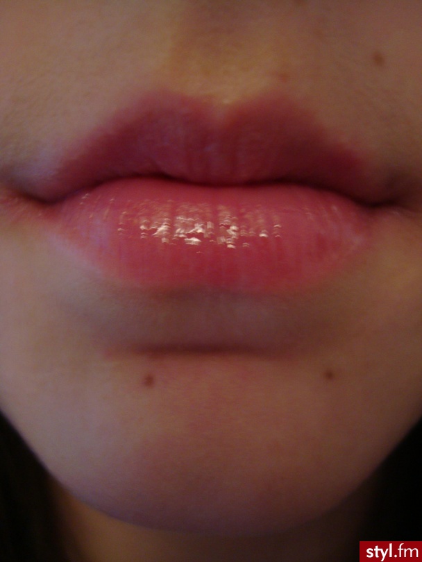 lip-gloss. lips - Makijaże