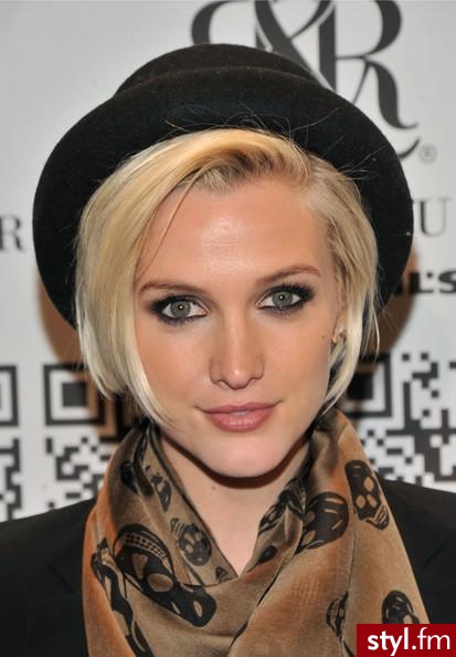 Ashlee Simpson - Nakrycia głowy Dodatki Moda