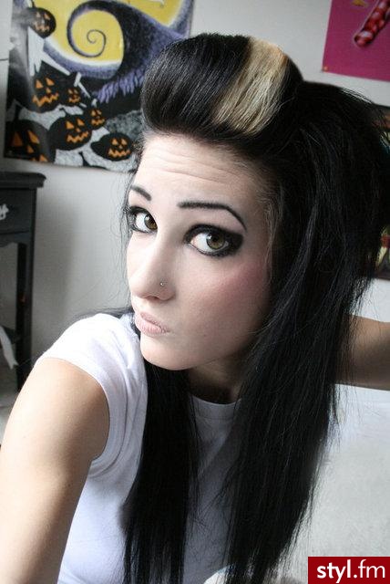 TO NIE JEST MÓJ FRYZ!
Więc więcej fotek nie mam! - EMO Alternatywne Średnie Fryzury