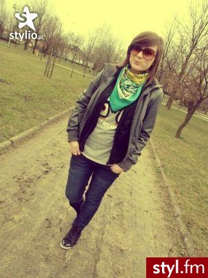 kurtka - jakis sklep w Zdw.
bluza - cropp
bluzka - colloseum
chustka - sh, byla wczesniej.
spodnie - zara
okulary - muchy, baratowej
buty - heavy duty
torba - radio, pull&bear, była wcześniej. - Moda uliczna Inne Moda