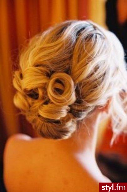 Wieczorowe Średnie Fryzury