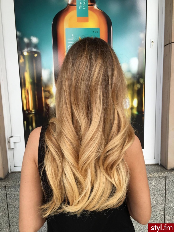 Koloryzacja sombre z pielęgnacją Moroccanoil wykonana przez Urszulę - Blond Rozpuszczone Proste Fryzury gwiazd Długie Fryzury