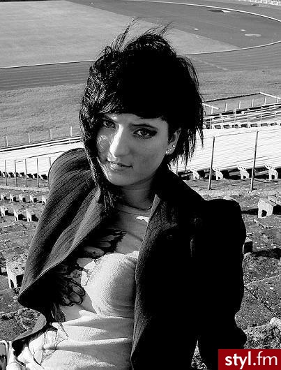 - - Krótkie Fryzury