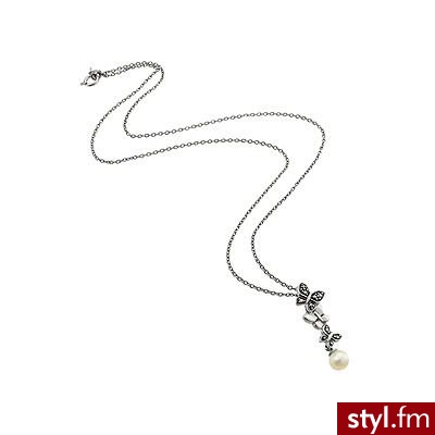 Marcasite & Freshwater Pearl Butterfly Pendant at Past Times - Polyvore. Pobrano ze strony: http://www.polyvore.com/marcasite_freshwater_pearl_butterfly_pendant/thing?id=17159131 - Pozostałe Dodatki Moda