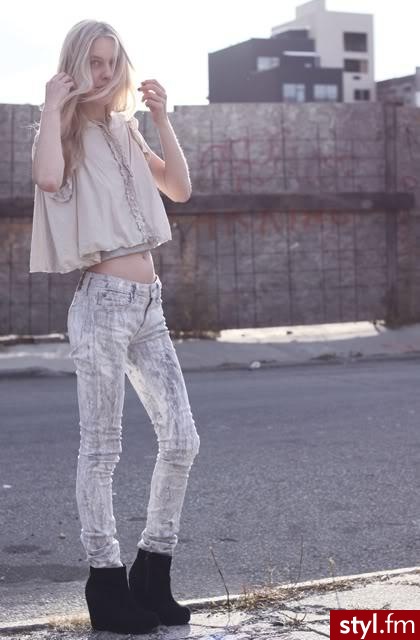 Jeżeli zdjęcie znajduje się już w galerii poproszę o link - Moda uliczna Inne Moda