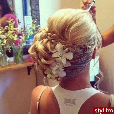Ślubne Długie Fryzury