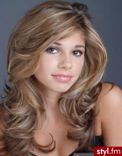 Blond Rozpuszczone Kręcone Na co dzień Średnie Fryzury