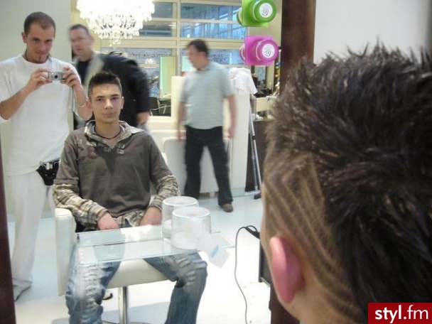 FRYZJER : Dawid 
Zielona Góra : Auchan - Punk Rock Alternatywne Średnie Fryzury
