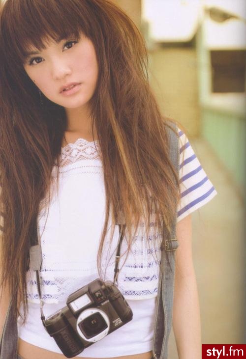 Rainie Yang - Średnie Fryzury