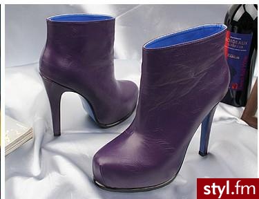 YSL Yves Saint Laurent. Cena:
267,95 zł - Pozostałe Buty Moda
