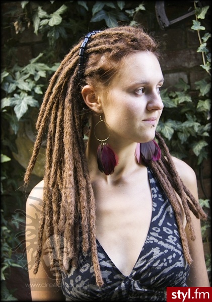 Dredy http://www.dread-zone.pl - Dredy Alternatywne Średnie Fryzury