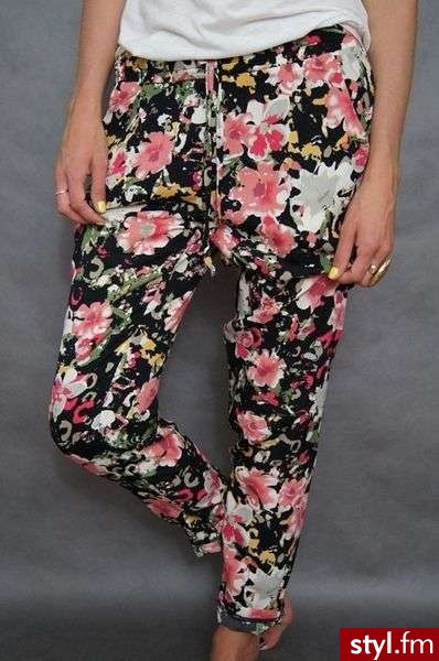 Stara stylizacja ale są przepiekne !!! >>... ******
_) - Jeansy Spodnie Moda