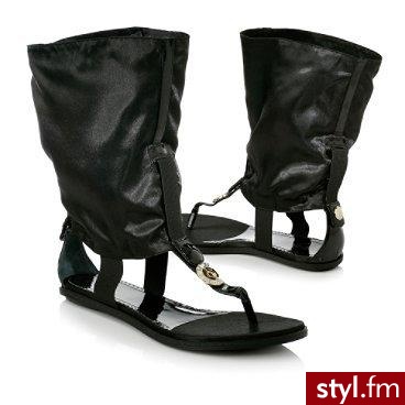 sandały z satynową cholewą firmy BabyPhat - 49.97$ .
Jak dla mnie wyglądają całkiem ciekawie. - Pozostałe Buty Moda