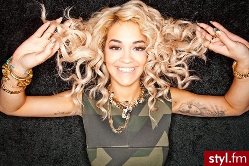 Blond Rozpuszczone Kręcone Fryzury gwiazd Średnie Fryzury