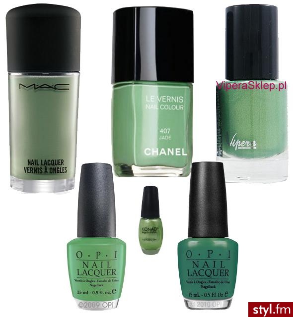 Lakiery ; *. Na kolażu: Lakier MAC kolor Peppermint Patti, ok. 50 zł (allegro.pl); Chanel Jade, 25 $ (w butikach Chanel); lakier z drobinkami Vipera, 6,99 zł (viperasklep.pl); lakier OPI, ok. 40 zł (opinails.pl); zielony lakier Konad, 13,42 zł (ekobieca.p - Paznokcie
