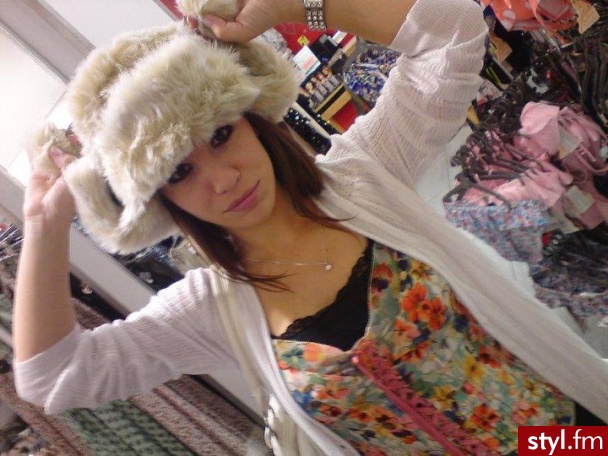 CZAPA - Nakrycia głowy Dodatki Moda