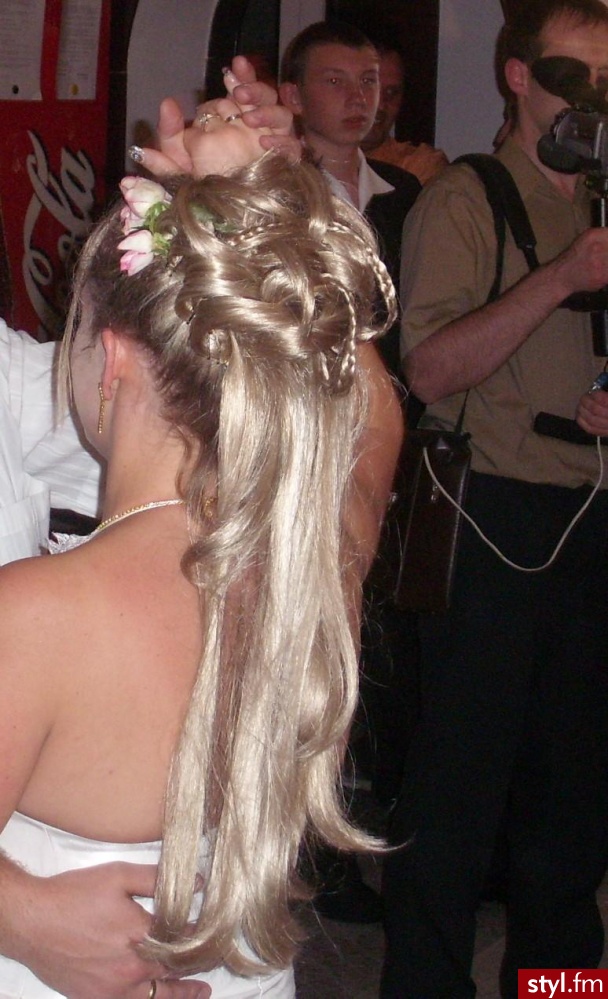 Ślubne Średnie Fryzury