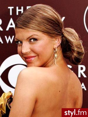 Fergie - Wieczorowe Średnie Fryzury