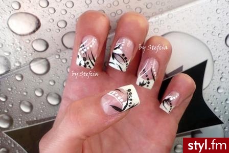 czarno białe pazurki. Źródło: 
http://nailsofdreams.blog.onet.pl/ - Paznokcie